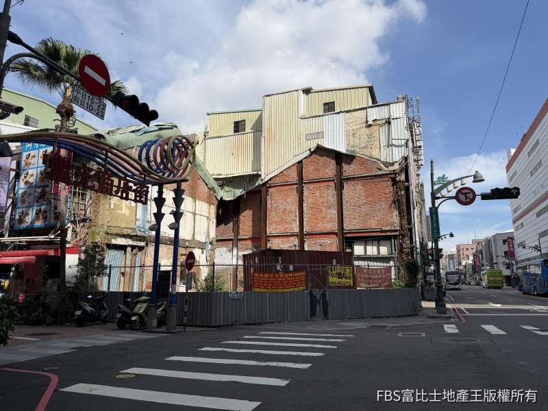繼光香香雞發跡中區繼光街的攤車,過去也曾在繼光街台灣大道口開店,但現址已成空地。(圖/記者莊亞築攝影)