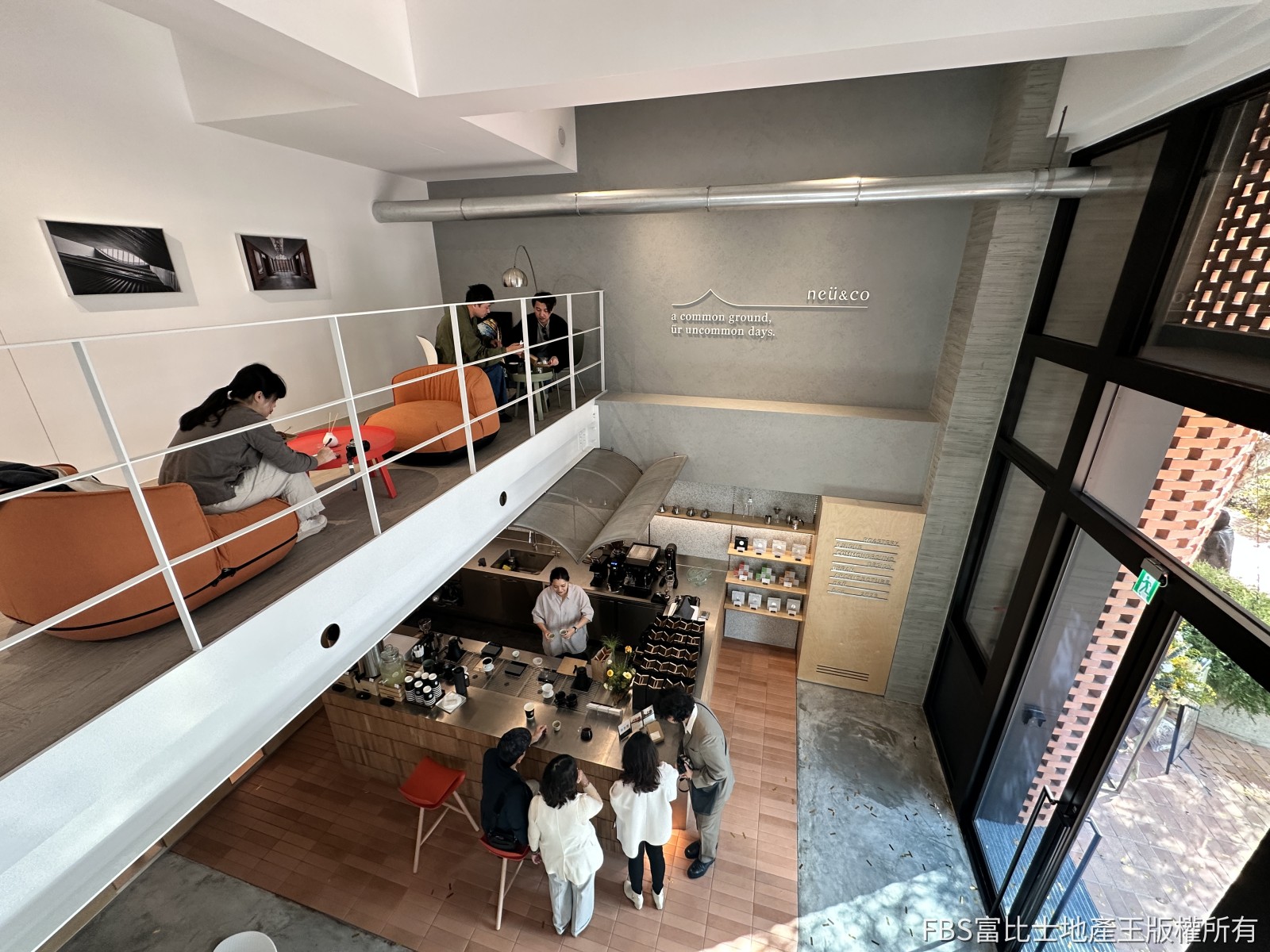 磐鈺營建機構推出自有品牌咖啡「neü & co.」,首店進駐烏日「昕昕裏山」社區1樓。(圖/記者莊亞築攝影)