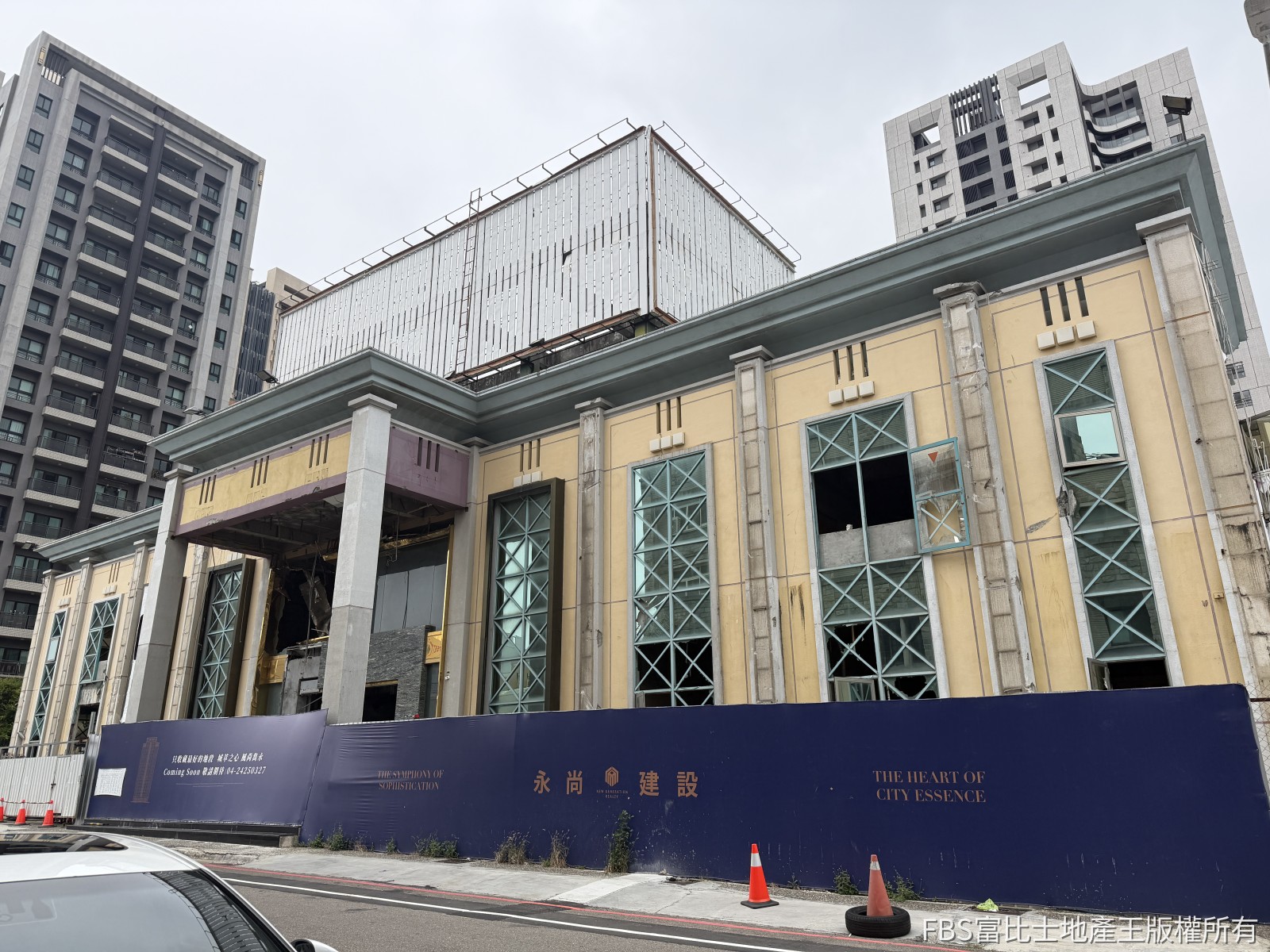 永尚建設卡位「變色龍自助KTV」原址,也搶進崇德商圈伺機推案。(圖/記者莊亞築攝影)