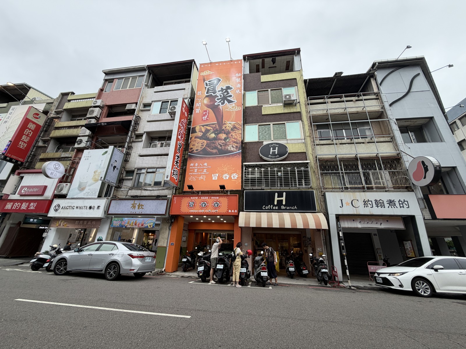 告別百坪排場！台中商圈掀「小店高坪效」革命 餐飲量販全吹縮骨風